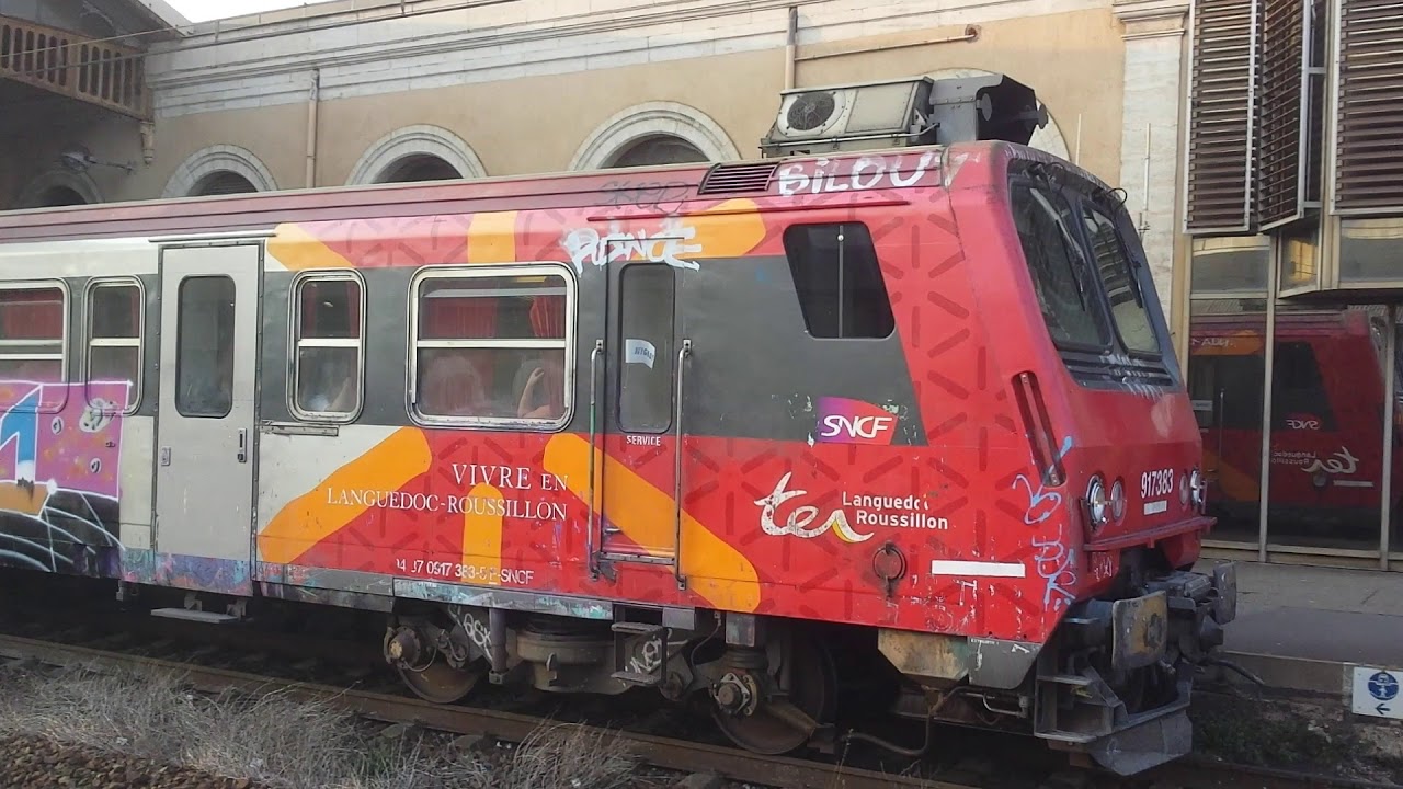 SNCF Z2 trains 917383 + 7324 leaving B&eacute;ziers station
