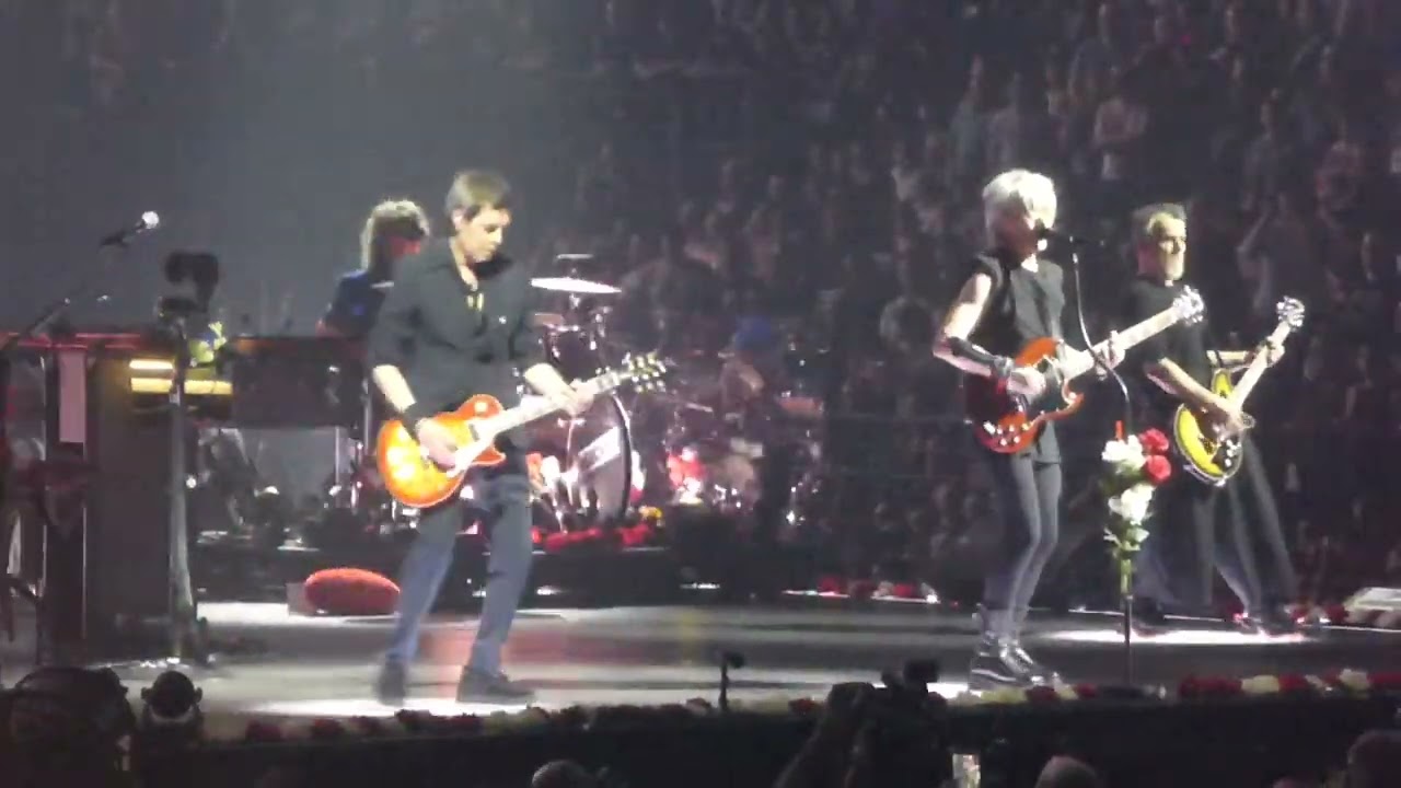 Black page par Indochine @ Bercy le 7 mars 2026