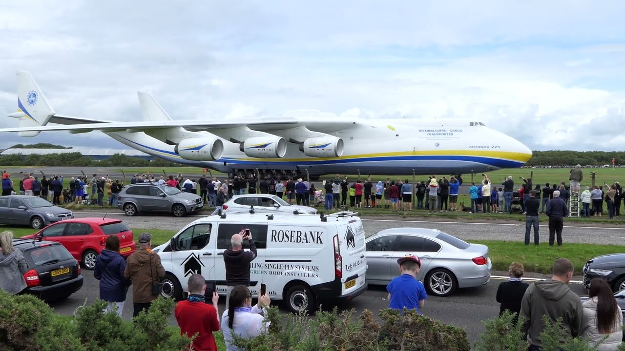 Заключительная посадка самолета Ан-225 в аэропорту Прествик