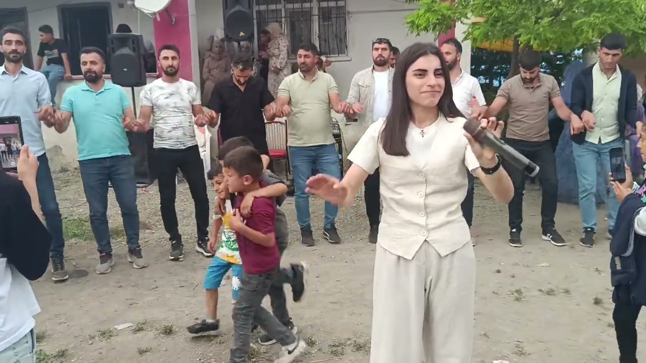 Kars Sarıkamış çardak çatı köyü pınar müzik eşliğinde harika bir sünnet düğünü. 05334520336
