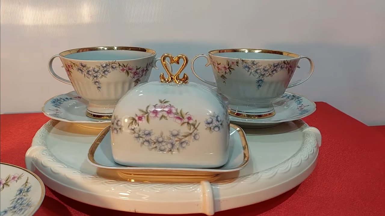 БОГЕМССКОЕ СТЕКЛО .СТАТУЭТКИ ЛКСФ. ЧАЙНЫЕ СЕРВИЗЫ.БРОШЬ.
