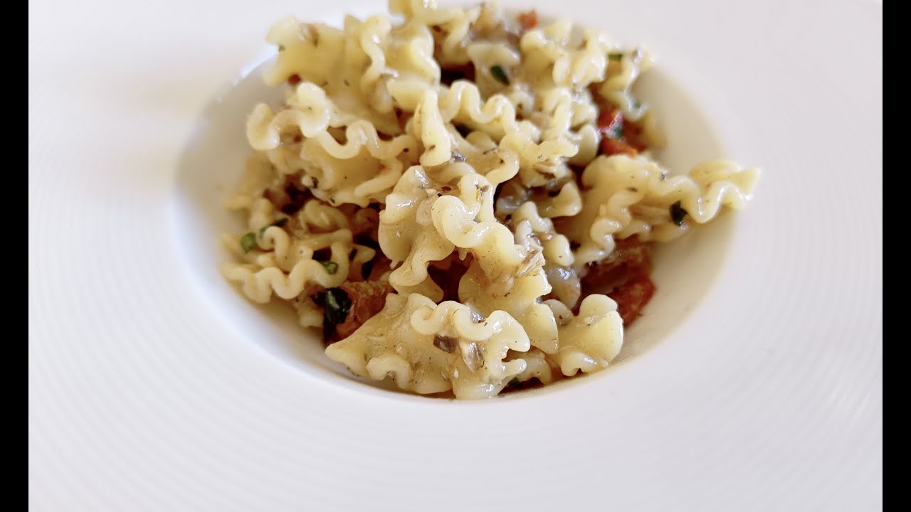 Pasta with sardines / Pasta con sardinas