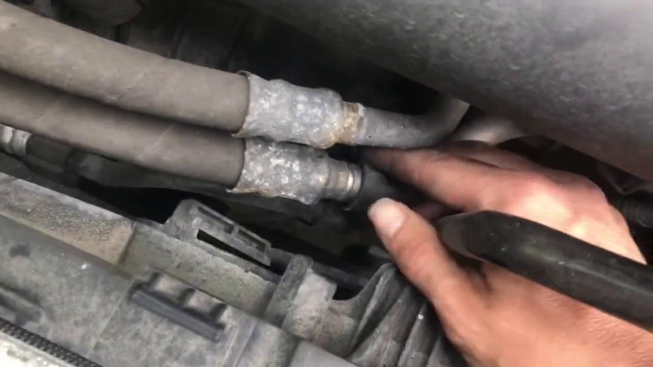 Replacing Radiator Fan and Thermostat 2010 V70/XC70 P3