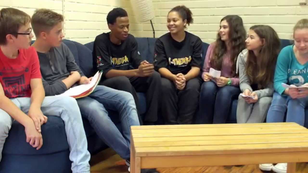 konfis interviewen iThemba (Abby und Barracka)
