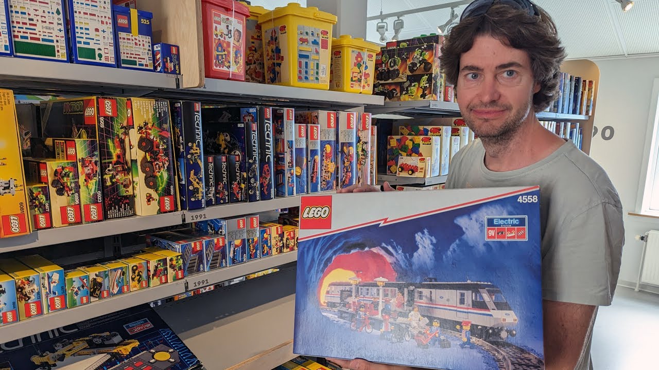 Full Tour: All LEGO sets of all time in the LEGO Museum (non-public, in German)