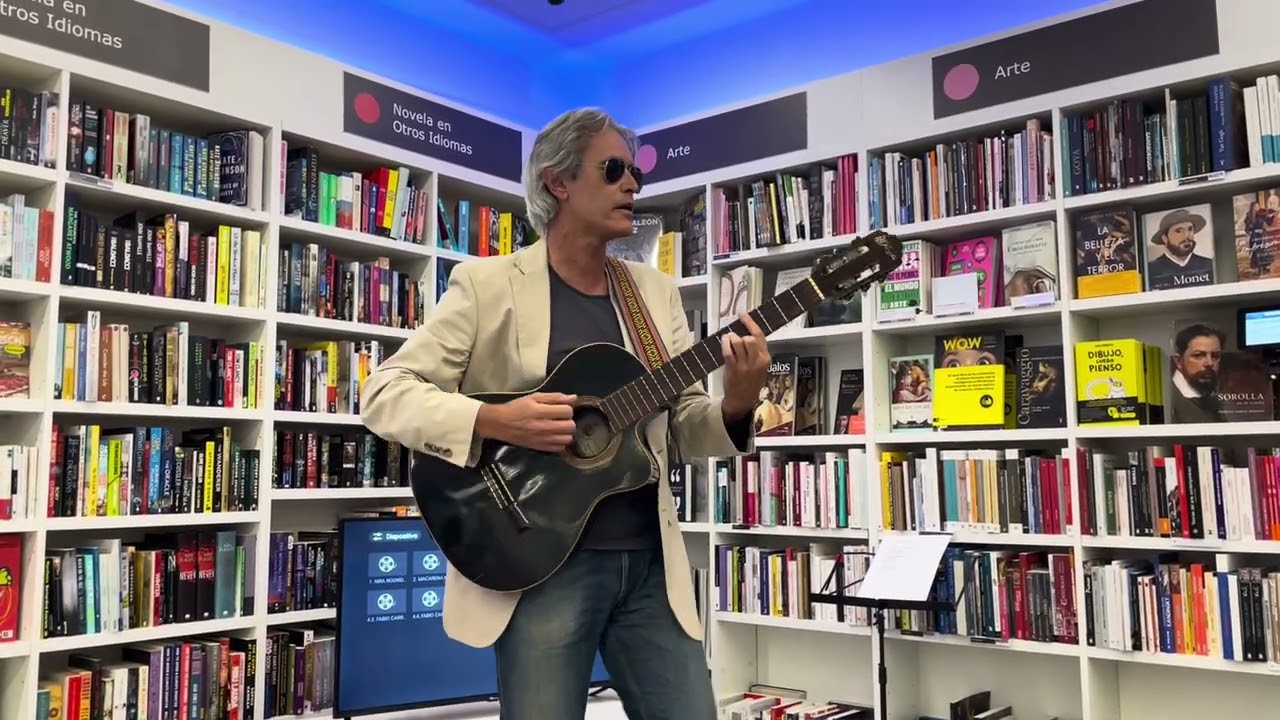 Heriberto Cruz en la librería Agapea. 1