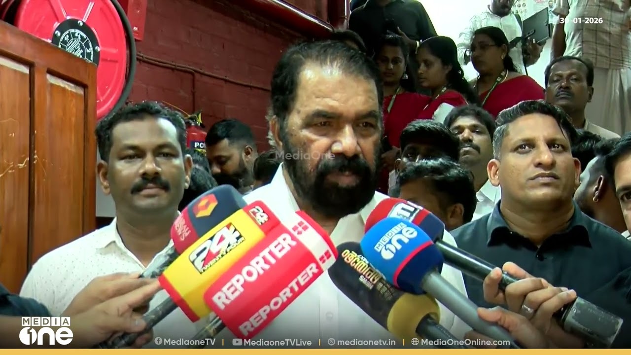 'തരൂരിനെ ഭീഷണിപ്പെടുത്തി അവിടെ കൊണ്ടിരുത്തിയതാണ്, കോൺ‍​ഗ്രസിൽ ഭിന്നതയില്ലെന്ന് വരുത്താൻ വേണ്ടി...'