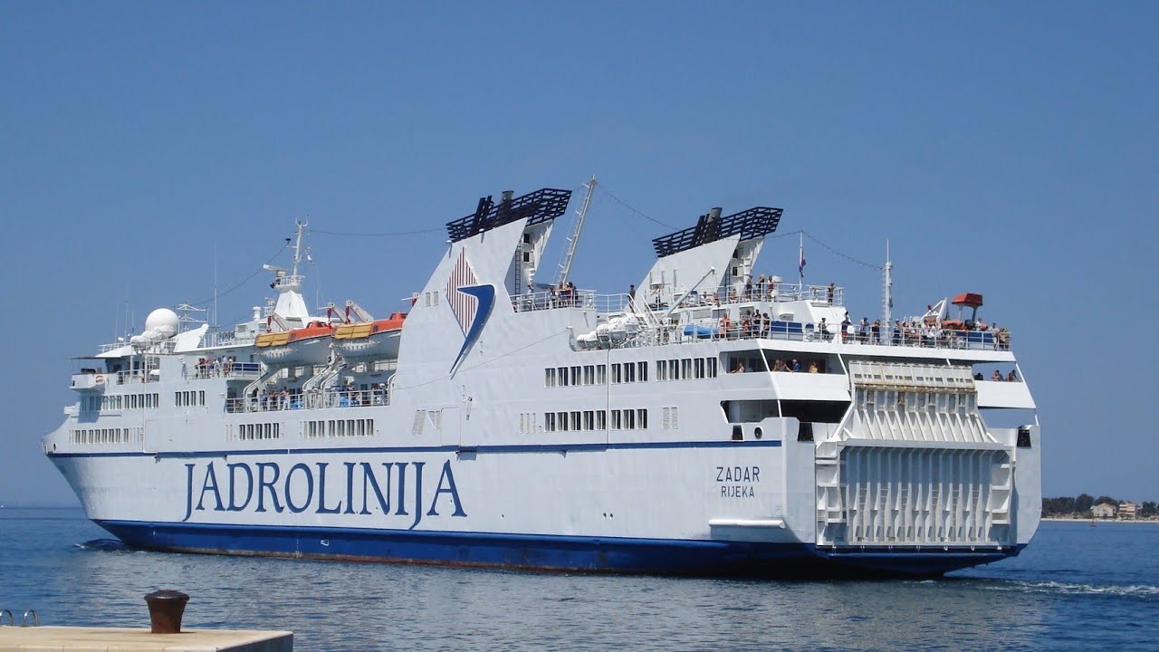 JADROLINIJA 🌅 Line Ferry ZADAR sailing away from the City of Split port 🌅 TRAJEKT ZADAR ▶4K