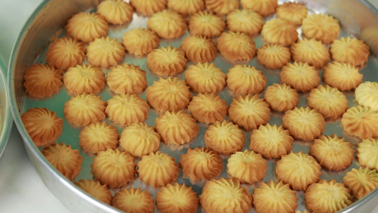 عملت بيتفور وبسكويت لعروسة وكله بعجينة واحدة وبدون زبدة