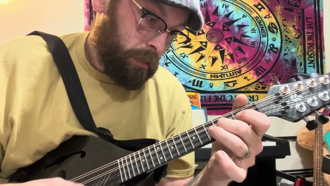 Klōs Carbon Fiber Mandolin Review 
