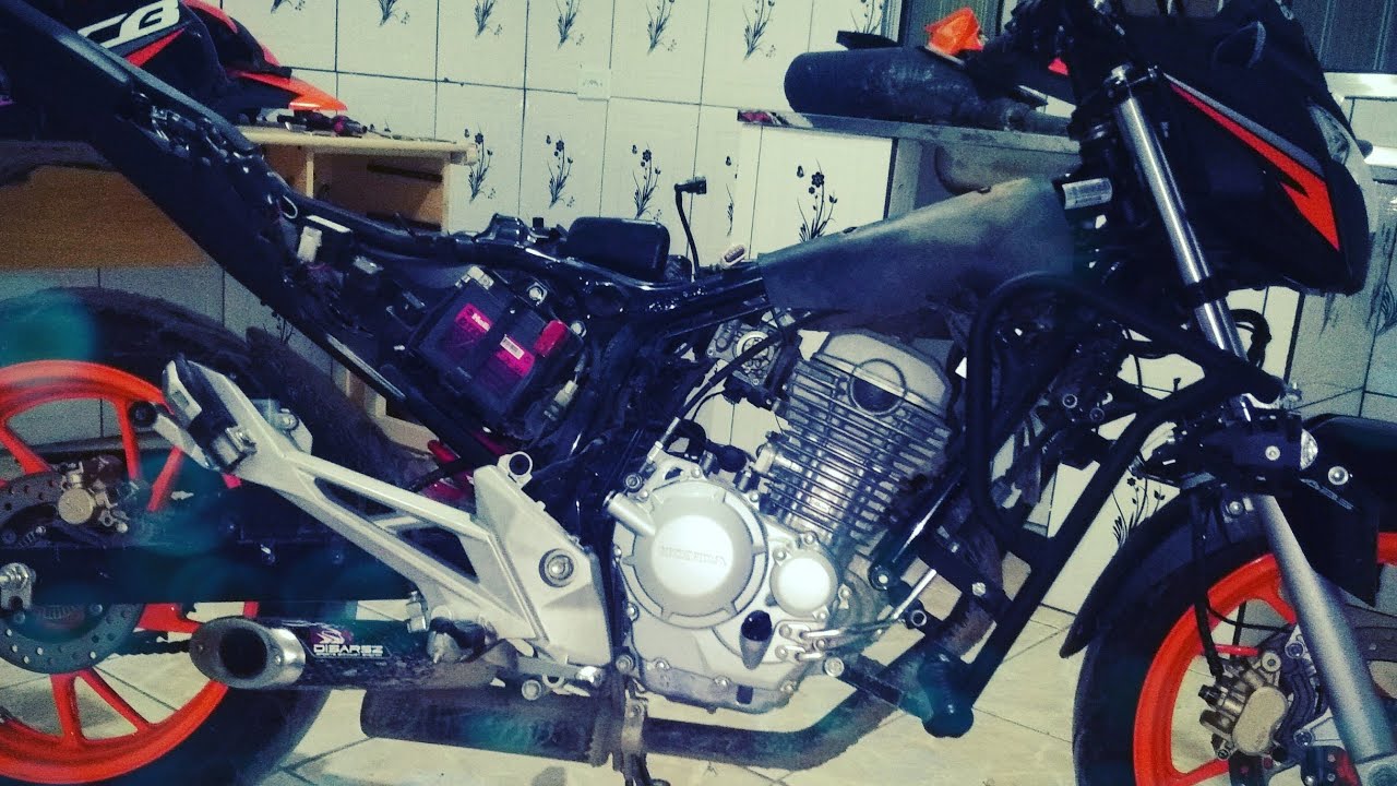 Tirando o tanque da cb Twister 2019 - Desmonte a Twister