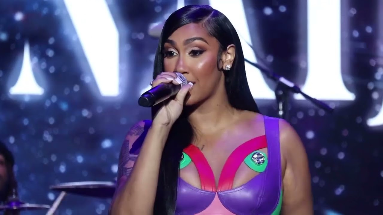 Queen Naija performing Hate Our Love