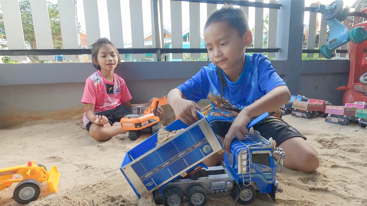 น้องโก๊ะพี่แอมป์ | เล่นขุดดินที่บ่อทรายกัน
