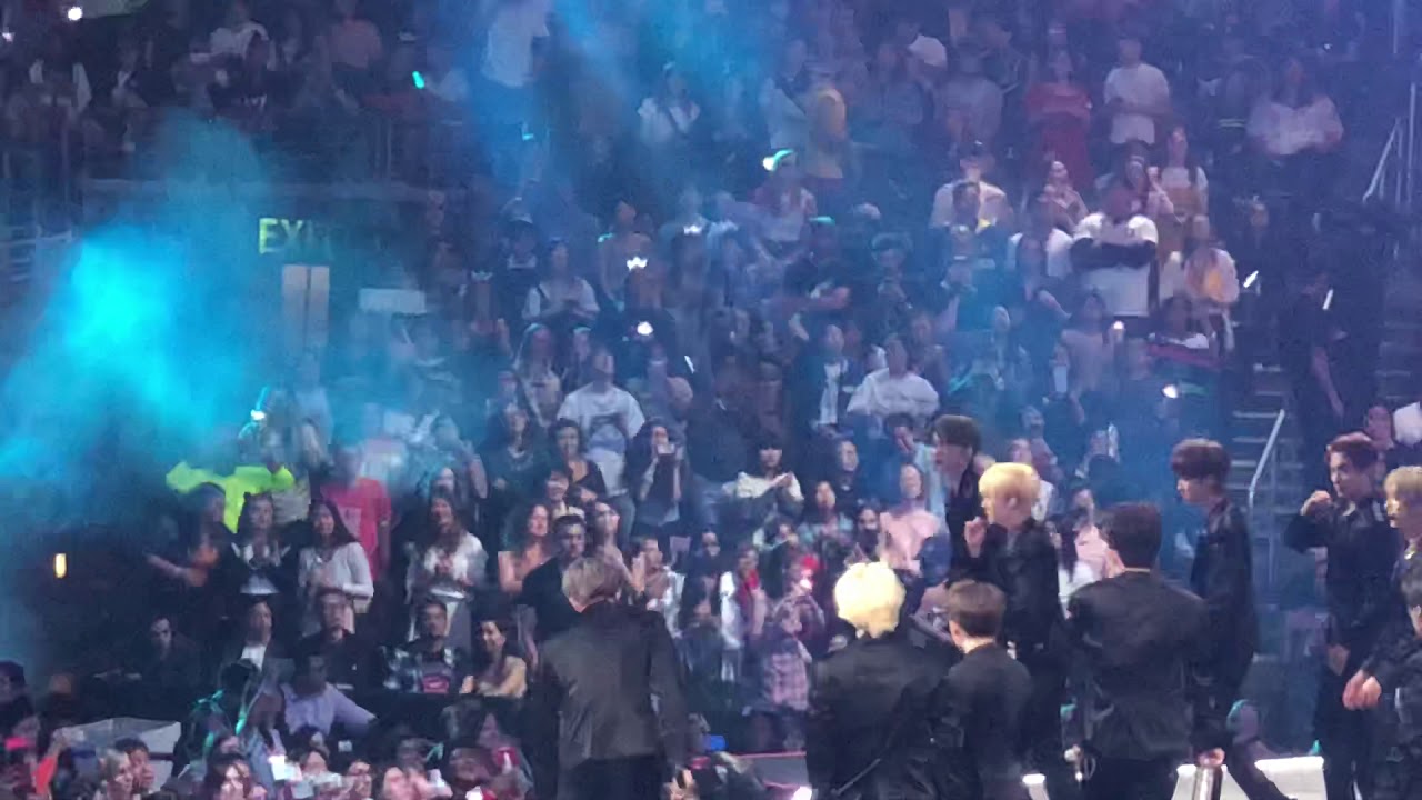 SEVENTEEN (세븐틴) ADORE U (아낀다) KCONLA Night 2