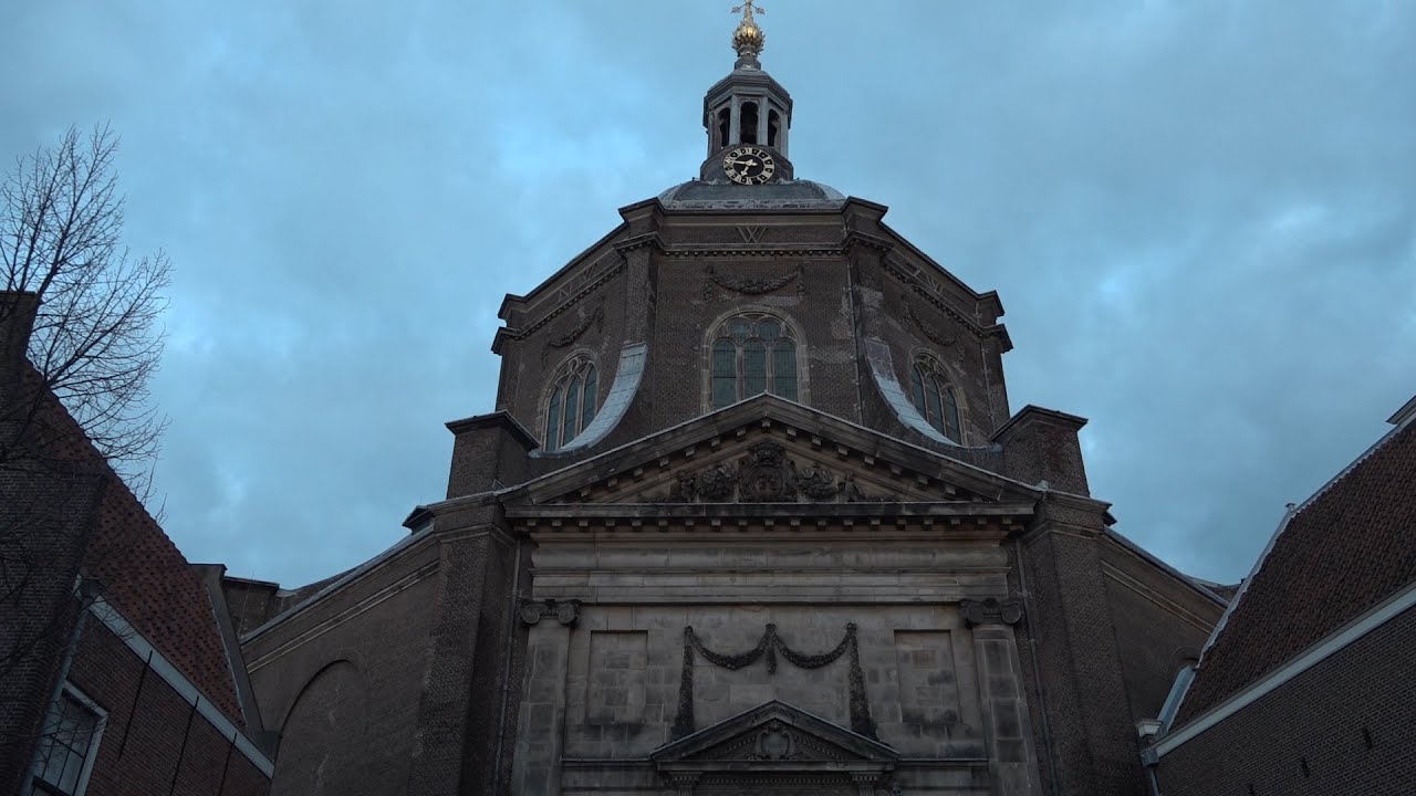 Juriaan van Duuren luidt 'klokken van hoop en troost' Marekerk