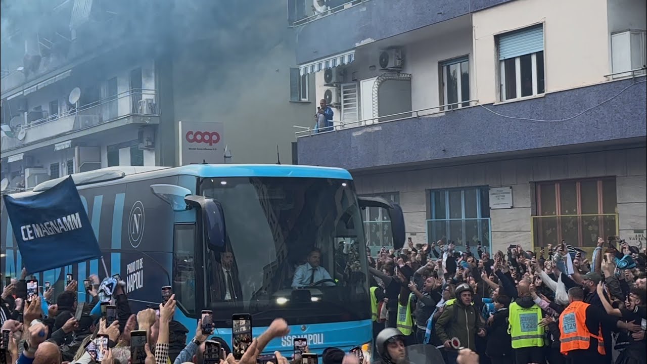 Napoli Torino, DELIRIO al Maradona 💥 Arriva la squadra e guardate che succede!