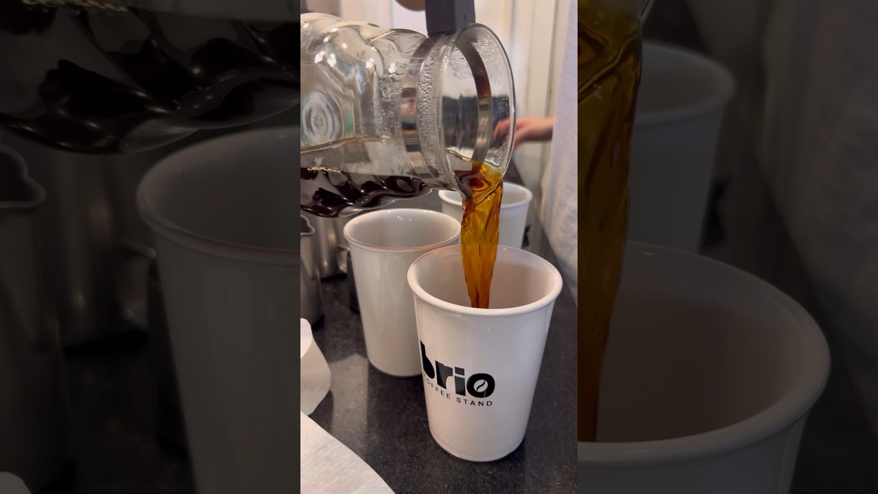 11 bebidas e 1 p&atilde;o de queijo torrada! Qual destas op&ccedil;&otilde;es voc&ecirc; pediria? 👀 #shorts #coffeelover