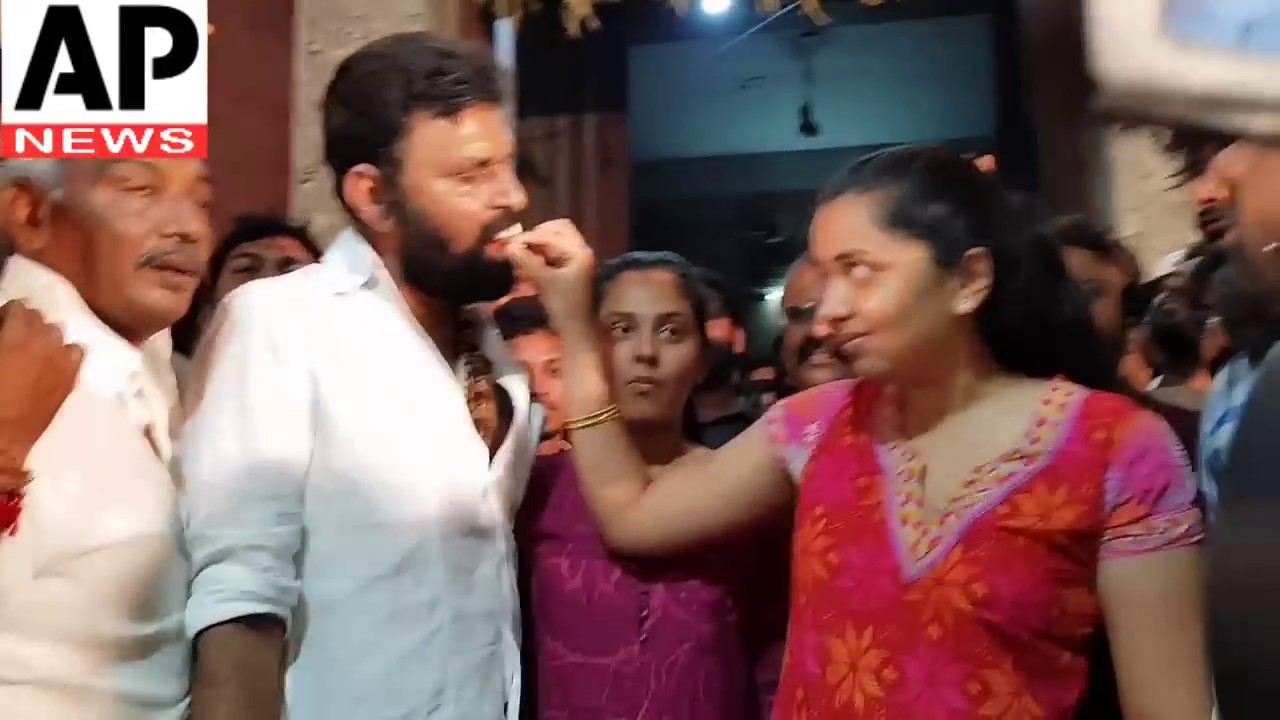 Kodali Nani Daughters | Birthday Celebrations | కుమార్తెల కోసం కేక్ కట్ చేసిన కొడాలి నాని | s media