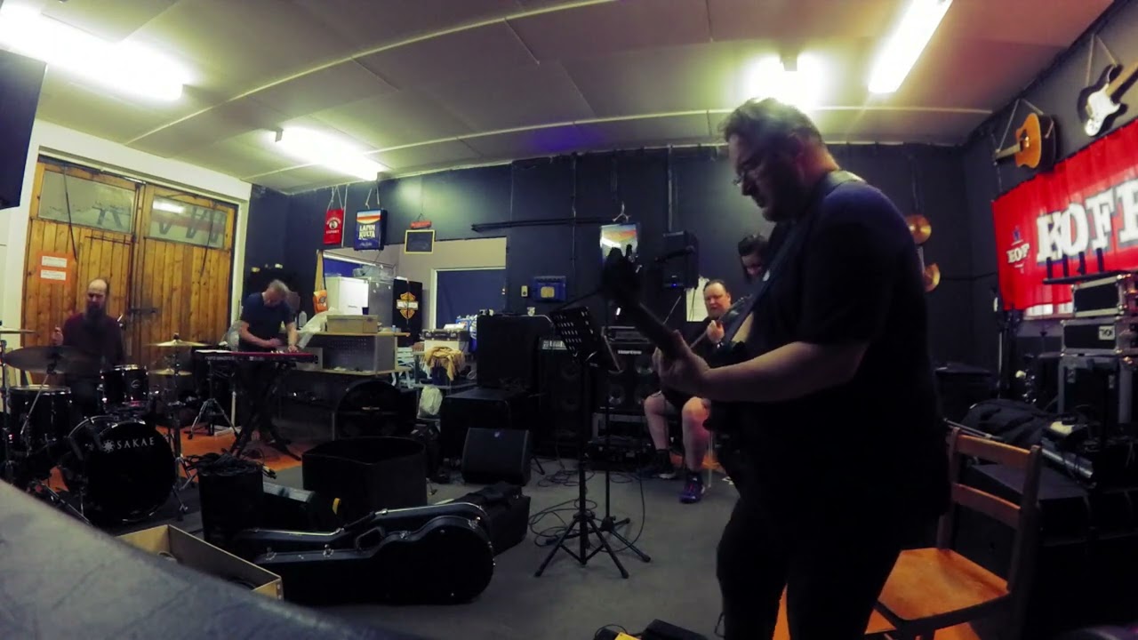 Hanski & The Boys - Love Ain't A Love Song