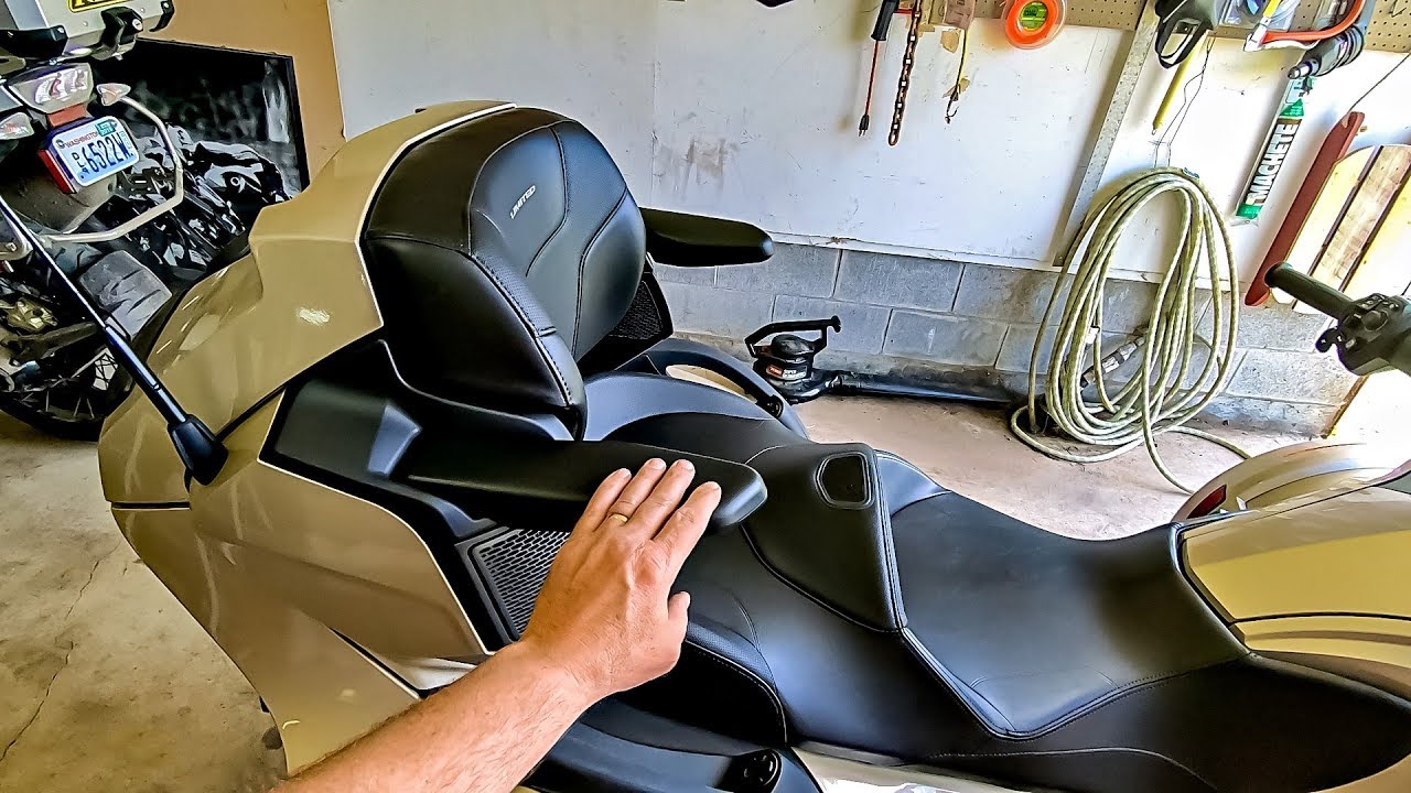 BRP Armrests Install!! • For All Spyder RT Models! | TheSmoaks Vlog_980