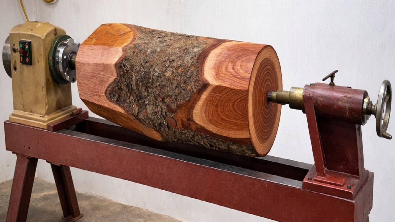 A Crazy idea From a Carpenter! Transforming a Piece of Naturally Colored Wood into a Stunning Vase