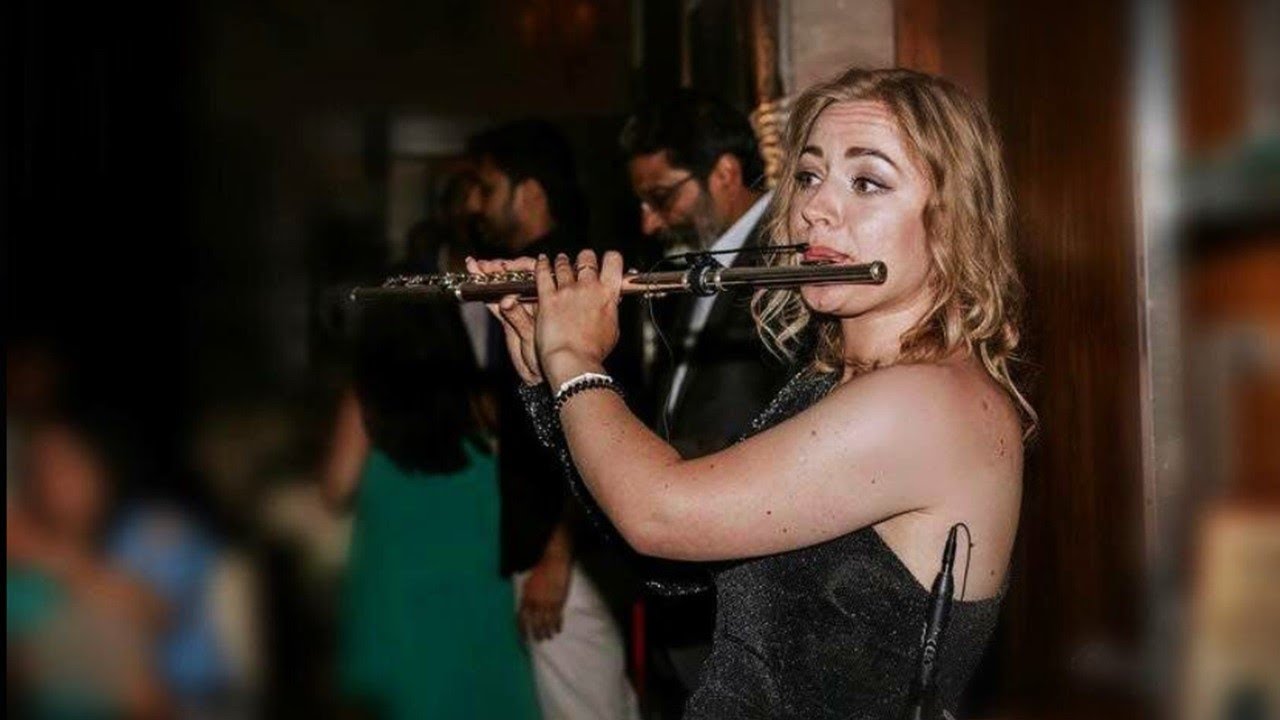 A very talented female Bansuri player for Asian Weddings and events  - Bollywood flute player