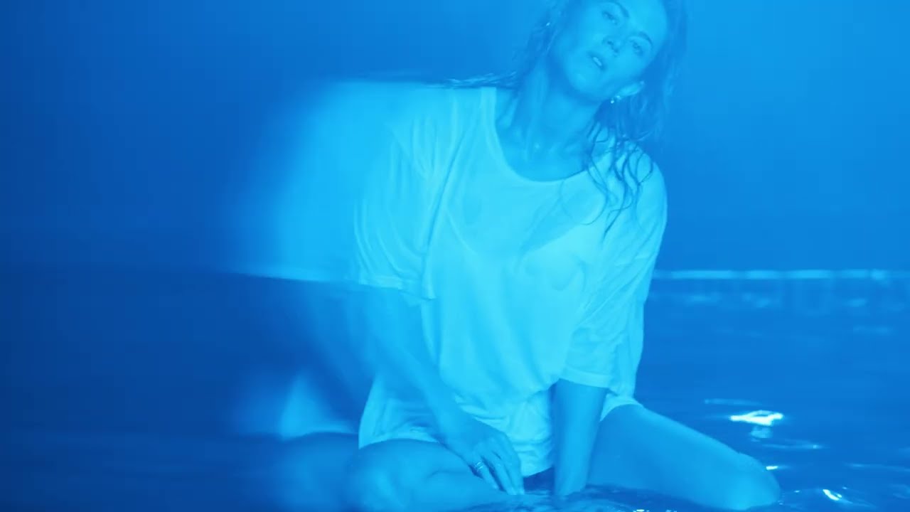 Molly Sand&eacute;n - Bl&aring;&ouml;gd (Lyric video)