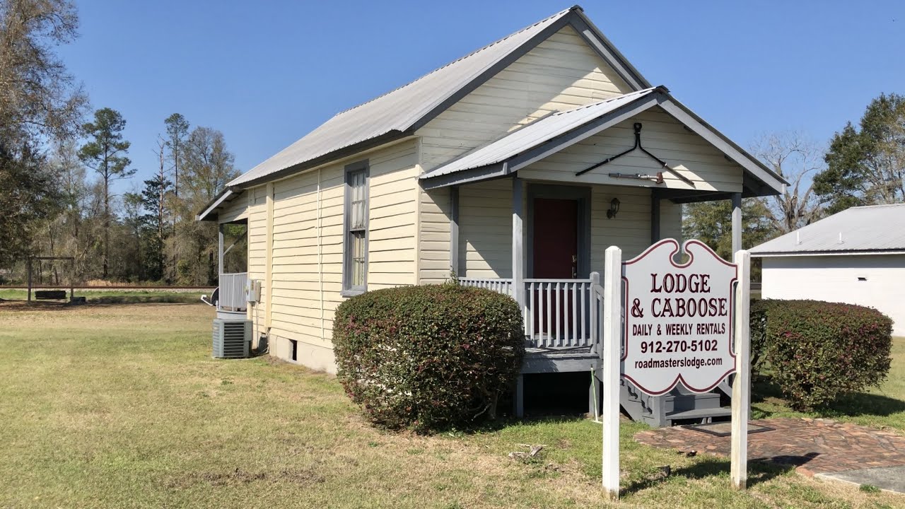 Sleeping Next To Busy CSX Railroad Tracks, Folkston Georgia Trains!  Renting House Next To Main Line