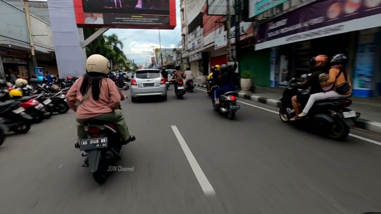 Keliling Menikmati Suasana Kota KEDIRI 2025