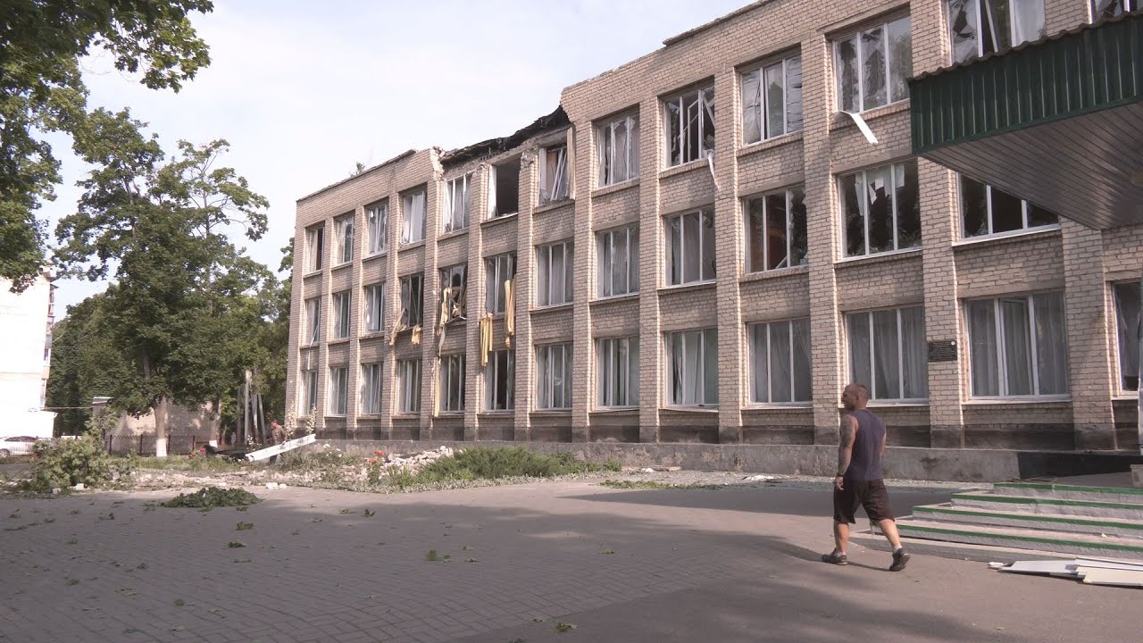 Лозова знову під ударом: росіяни зруйнували школу, постраждали будинки та комунальні об'єкти