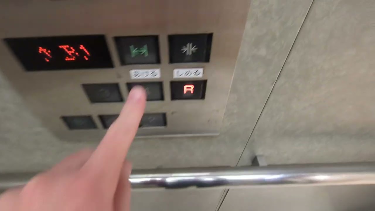 関西スーパー デイリーマート大開店のエレベーター（1号機）
