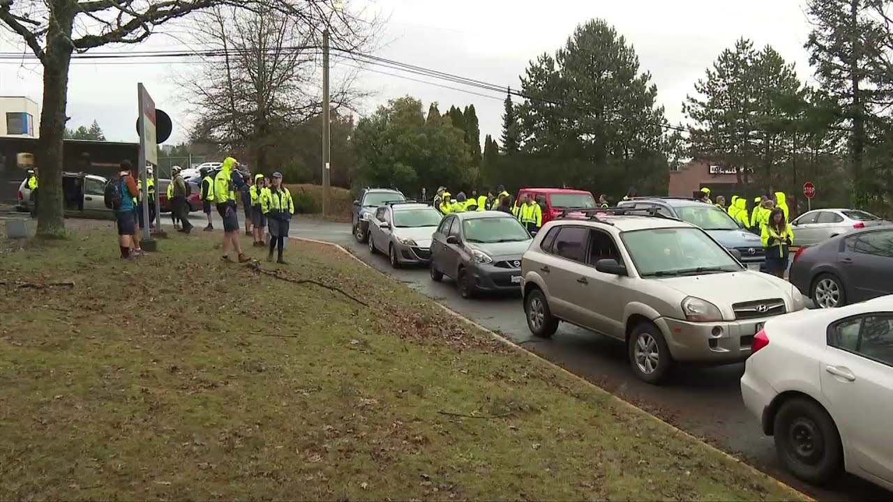 Picket line at Saanich Canada Post depot ended at request of CUPW