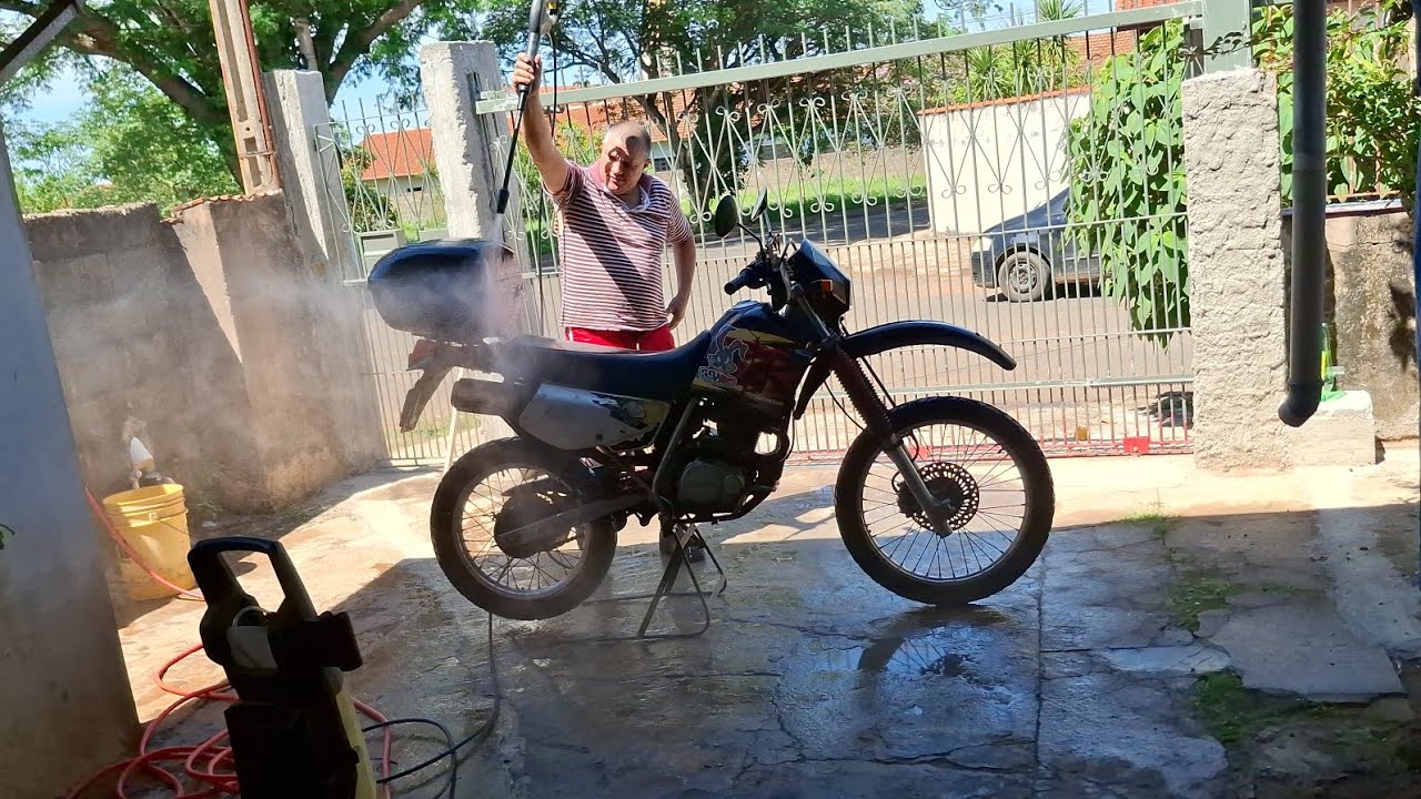 DOMINGÃO LAVANDO A MOTO XR 200 contando minha história na escola 😅