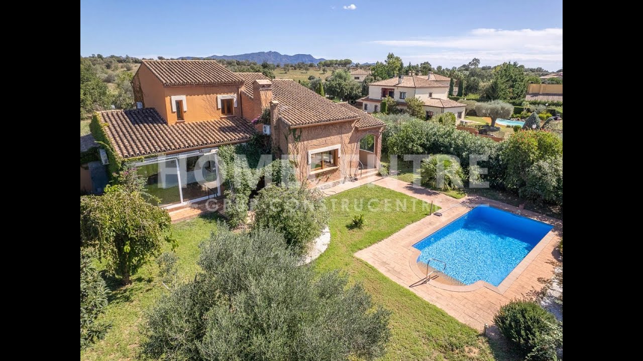 NGC872: Casa dentro del Golf de Peralada con jardín y piscina en Perelada