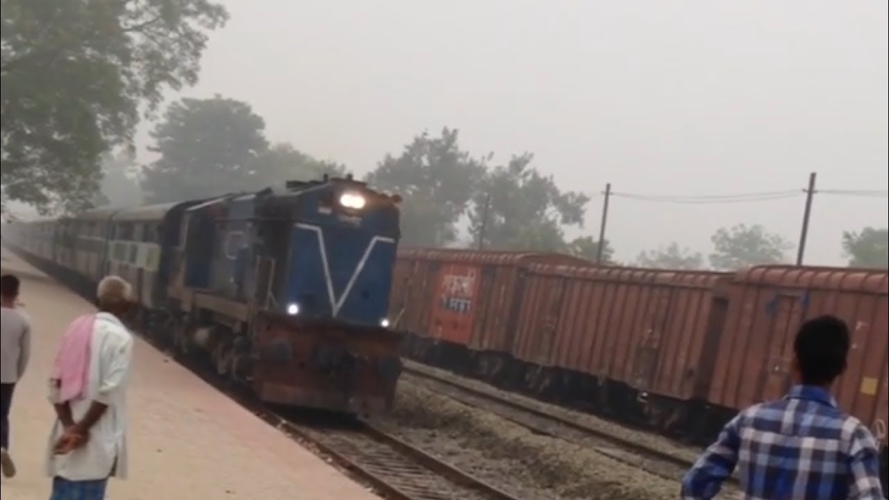 13022 Mithila exp arriving on mehsi station (morning)PF-01