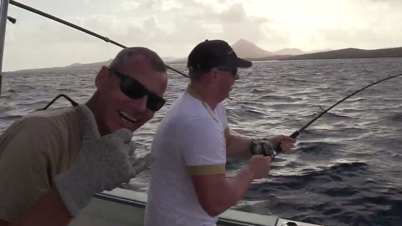 IK GA VISSEN OP BONAIRE OP ZOEK NAAR EEN MONSTERVIS UIT DE ZEE