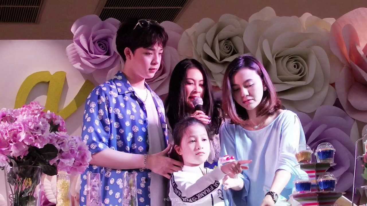 Bas - บาสกับคุณแม่&น้องปลายฝน งานวันแม่ #bloomingmarket The Mall 12082018