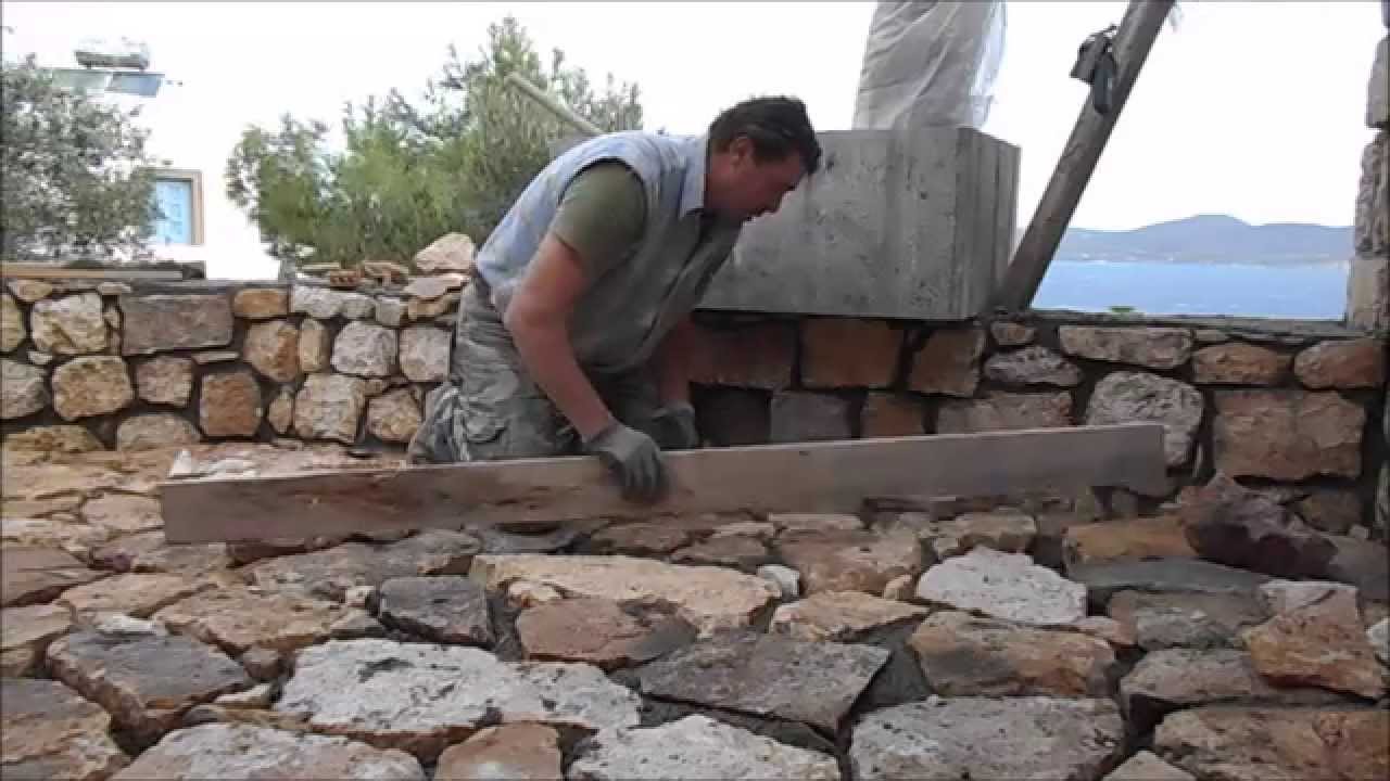 Мощение дорожки и площадки натуральным камнем