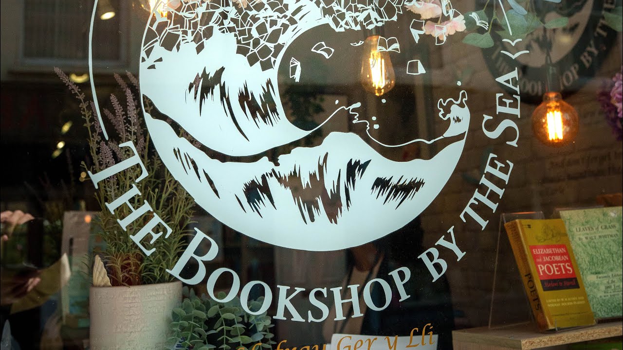 Sunny chat in the bookshop by the sea & visiting Grasmere, Lake District | The Bookshop Diaries 