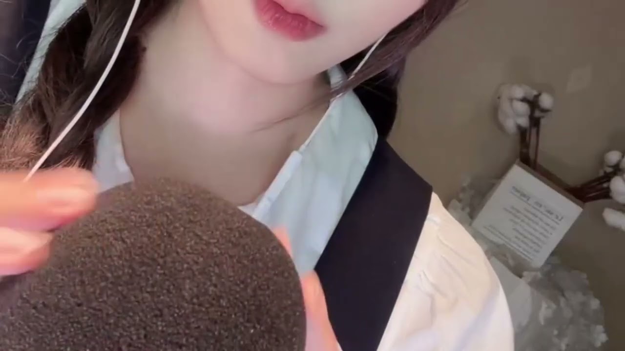 ASMR: The gentle touch of fingers on the wheat net creates a soft lullaby