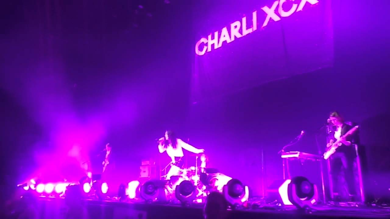 Charli XCX - SuperLove (Live@CapitalFMArena Nottingham, 24.9.13)