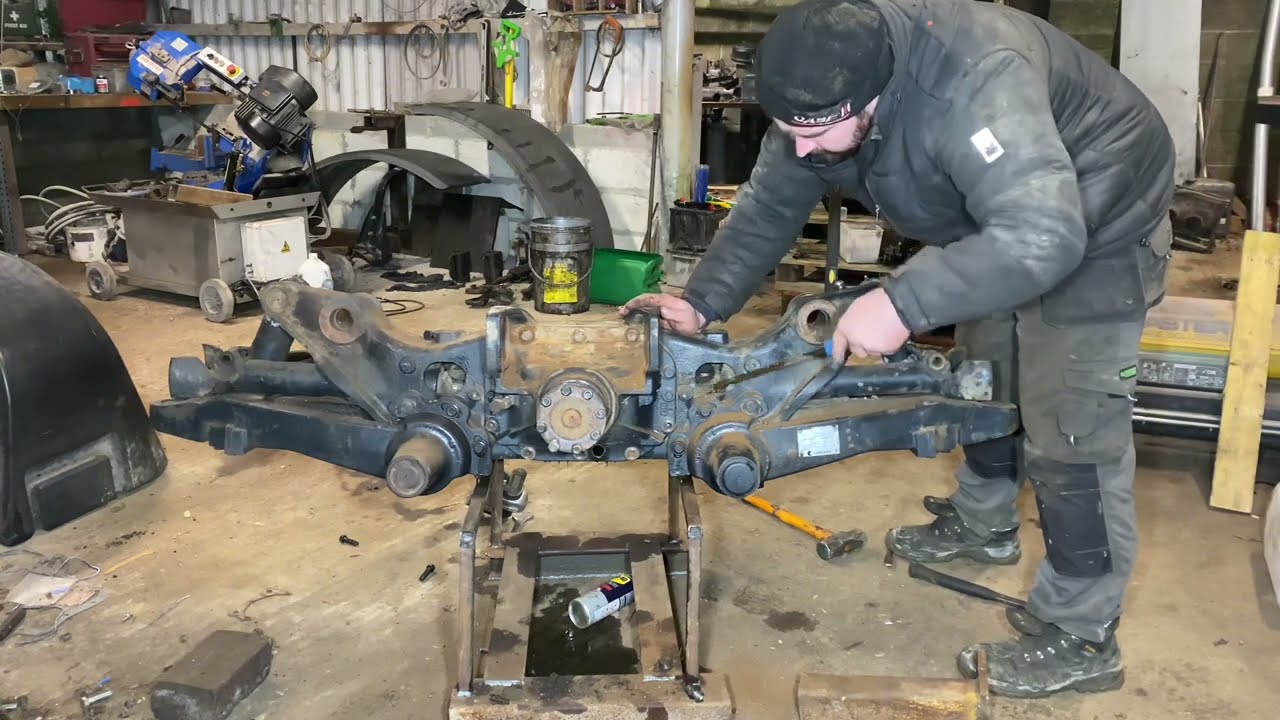 REMOVING THE DIFFERENTIAL FROM THE STEYR CVT FRONT AXLE