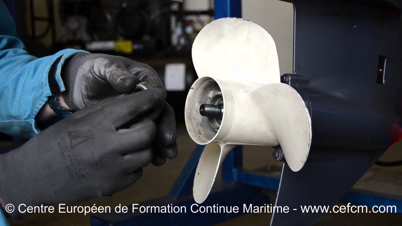 CEFCM - Changement hélice moteur hors bord