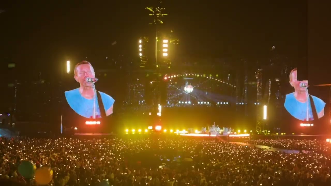 Coldplay - YELLOW (Live in Auckland, NZ 2024)