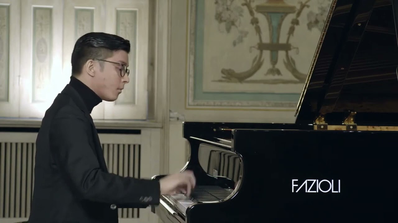 KaJeng Wong - Bach French Suite No. 5 in G major BWV 816