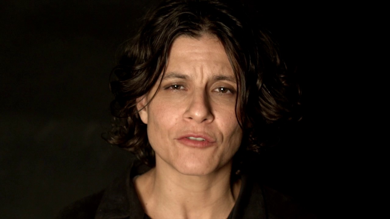 Georgette Fadel lê a 