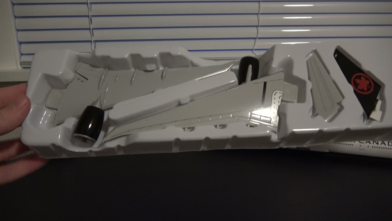 Hogan Wings Air Canada Boeing 777-300ER unboxing.