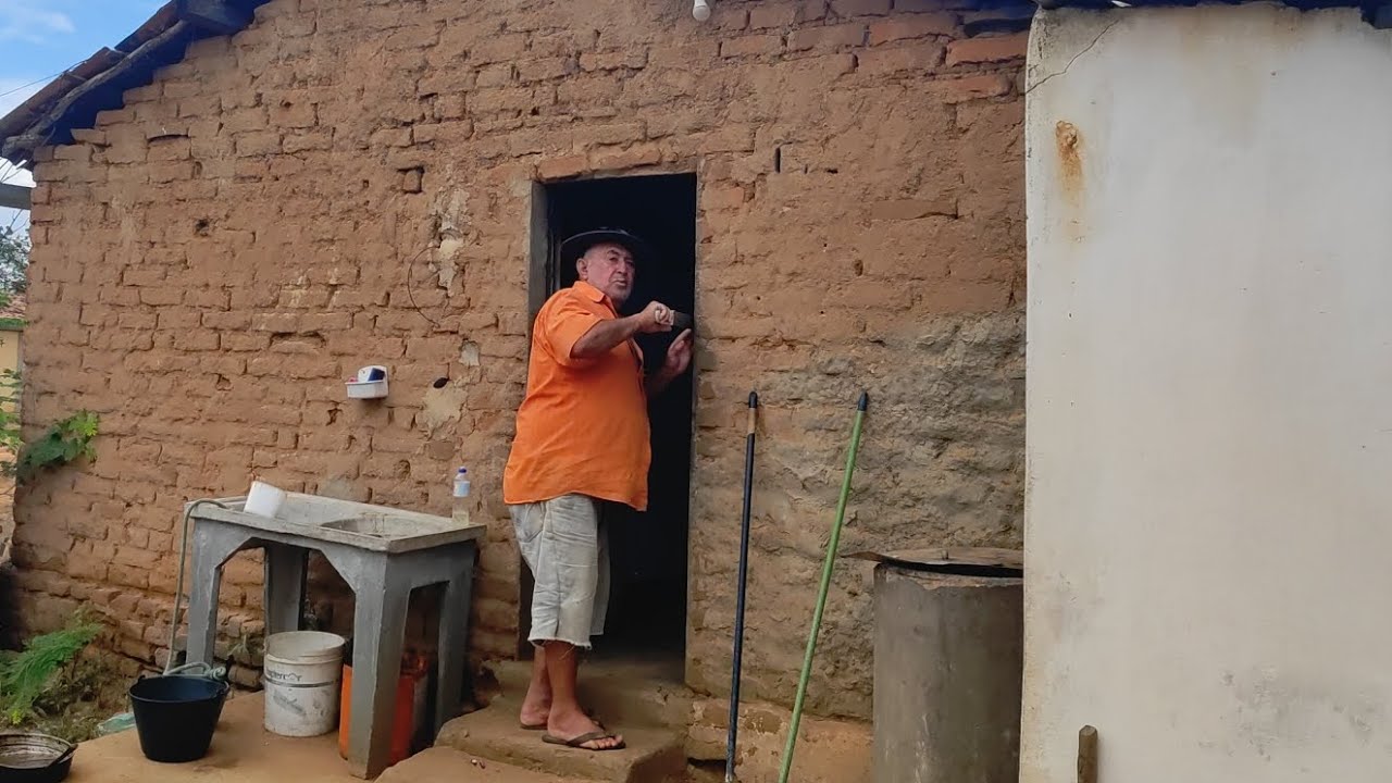 LUIS CONTA HISTÓRIA DE QUE AMARRAM UM HOMEN DE CORDA E QUEIMARAM O FERIMENTO DELE COM FERRO QUENTE.