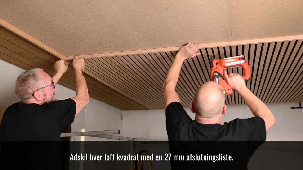 S&aring;dan monterer du et akustikpanel i loft // DK