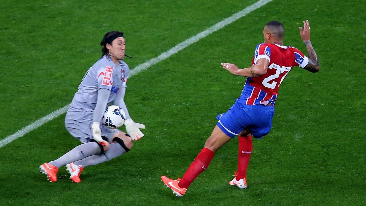 Melhores Defesas 2015 ● Best Goalkeeper Saves 2015